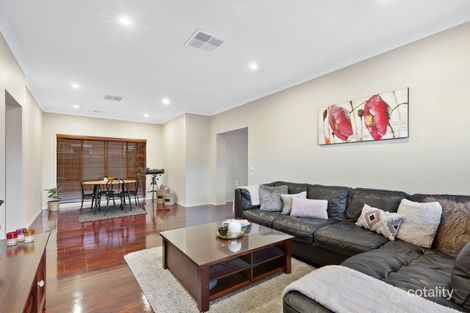 Property photo of 1 Fawkner Place Caroline Springs VIC 3023