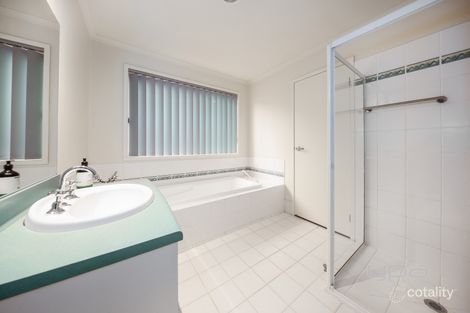 Property photo of 15 Forsyth Close Burnside VIC 3023
