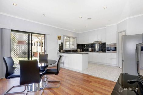 Property photo of 5 Woodbine Close Craigieburn VIC 3064