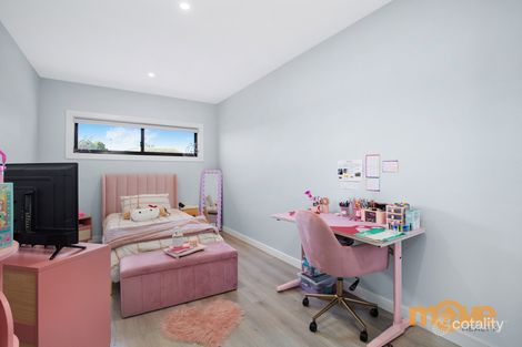 Property photo of 47B Mandoon Road Girraween NSW 2145