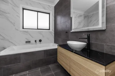 Property photo of 7 Hayes Crescent Junee NSW 2663