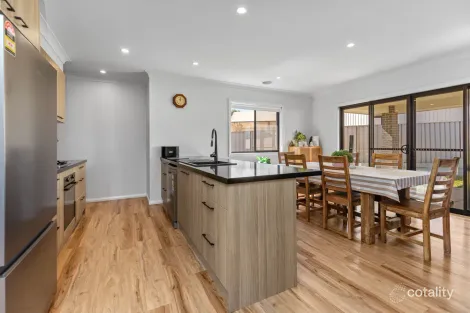 Property photo of 7 Hayes Crescent Junee NSW 2663