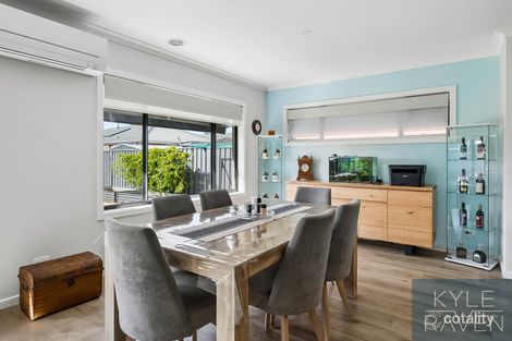 6 WISTERIA PDE, WANGARATTA, VIC 3677