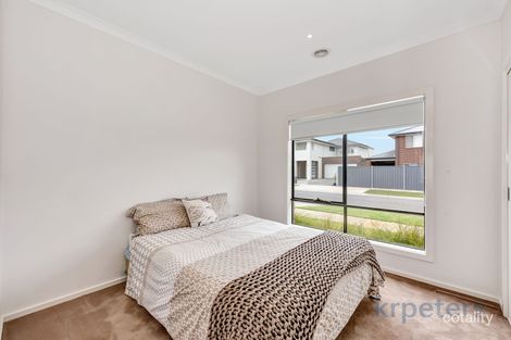 Property photo of 30 Bonette Circuit Narre Warren South VIC 3805