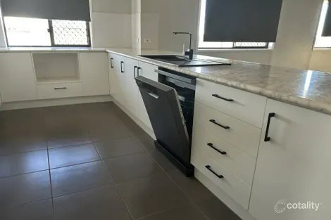 Property photo of 1 Lockyer Crescent Roma QLD 4455