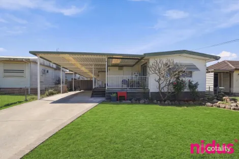 13 Finisterre Ave, Whalan, NSW 2770