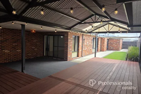 Property photo of 4 Currawong Way Australind WA 6233