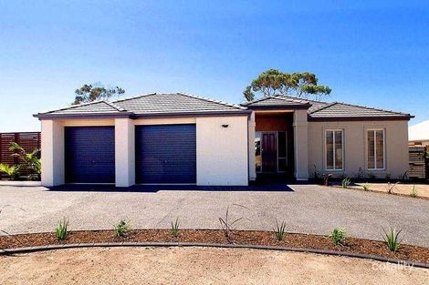 Property photo of 11 Samuel Way Mornington VIC 3931