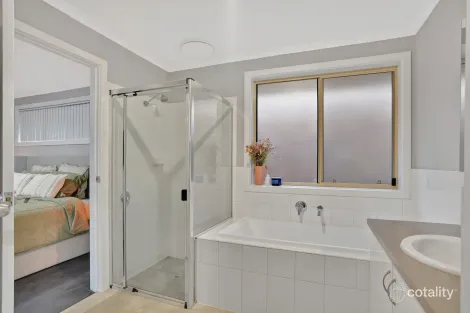 Property photo of 15 Rawlings Circuit Evanston SA 5116