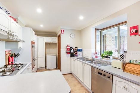 Property photo of 2 Lauren Close Green Point NSW 2251