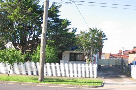 Property photo of 32 Lyons Street Maidstone VIC 3012