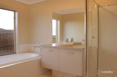 Property photo of 35 Sheldon Drive Berwick VIC 3806