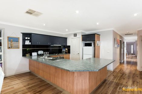 Property photo of 15 Lyme Park Circle Caroline Springs VIC 3023