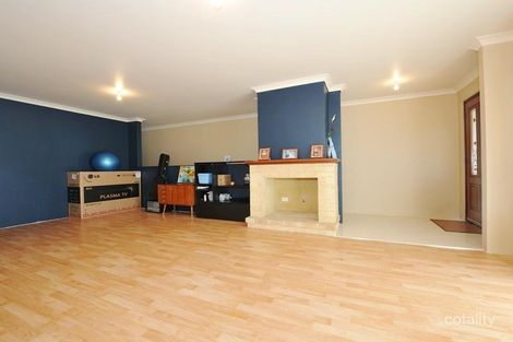 Property photo of 12 Silvertop Circle Warnbro WA 6169