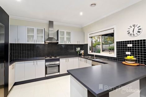 Property photo of 2/15 Richards Avenue Watsonia VIC 3087