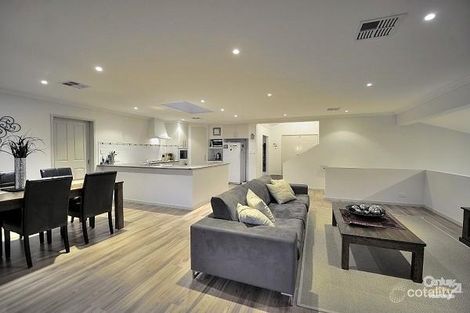 30 Oaklands Ave, Halls Head, WA 6210