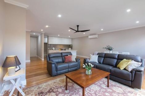 Property photo of 2/13 Whitehorse Road Deepdene VIC 3103