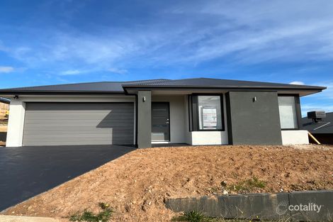 28 Gleneagles Dr, Newborough, VIC 3825