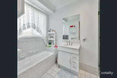 Property photo of 1/18 Kenny Drive Labrador QLD 4215