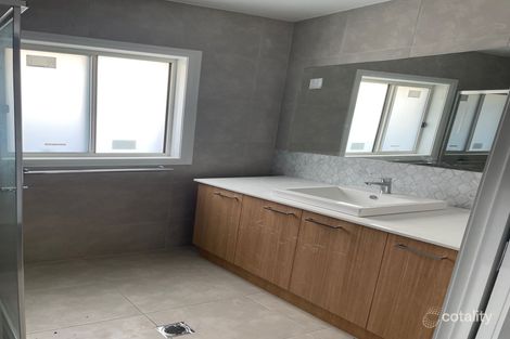 Property photo of 17 Piper Circuit Griffith NSW 2680