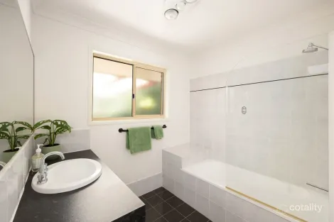 Property photo of 22 Eulalia Close Chuwar QLD 4306