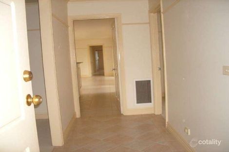 Property photo of 28 John Paul Drive Hillside VIC 3037