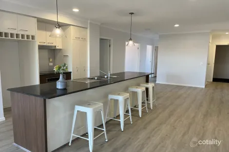 Property photo of 44/2 Geraldton Drive Varsity Lakes QLD 4227
