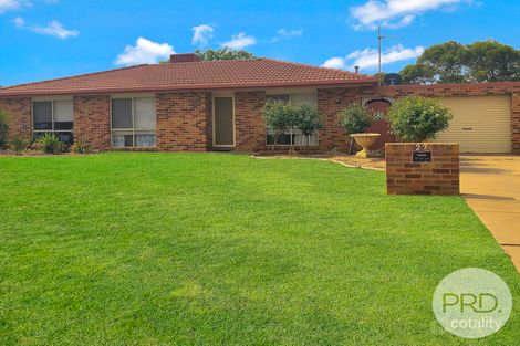 Property photo of 27 Balleroo Crescent Glenfield Park NSW 2650