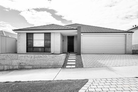 Property photo of 15 Broadmoor Loop Meadow Springs WA 6210