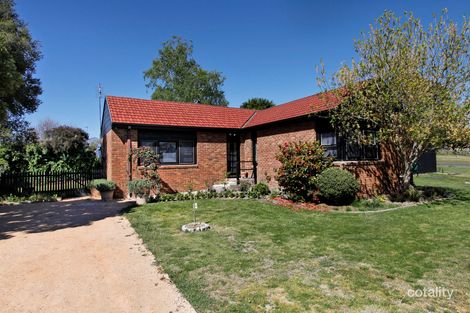 52 East St, Woodend, VIC 3442