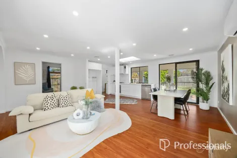 Property photo of 10 Bowen Court Berwick VIC 3806