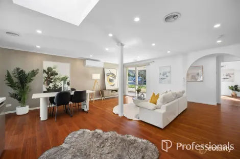 Property photo of 10 Bowen Court Berwick VIC 3806