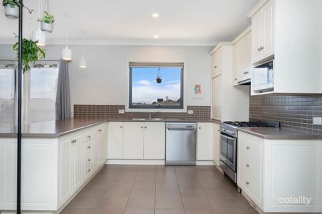 Property photo of 8 Singleton Court Warrnambool VIC 3280