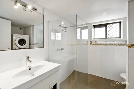 Property photo of 2/23 Armrick Avenue Broadbeach QLD 4218