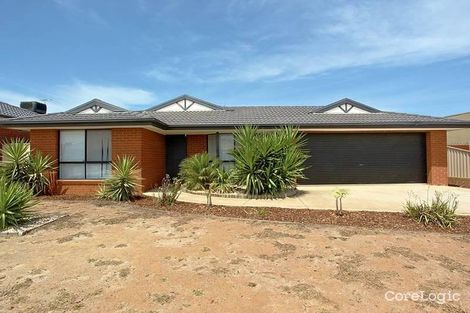 Property photo of 4 Wordsworth Place Truganina VIC 3029