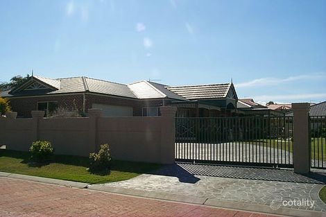 Property photo of 1 Edgewater Close Yamba NSW 2464