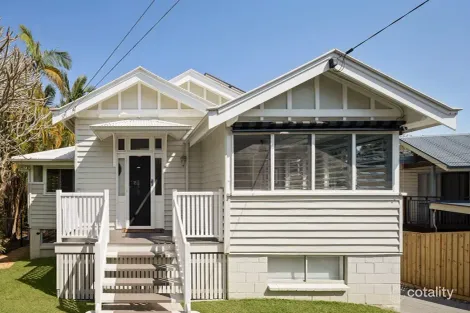 Property photo of 32 Yardley Avenue Ashgrove QLD 4060