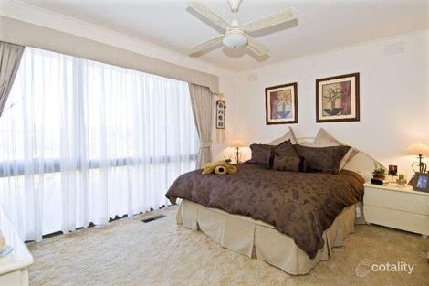 Property photo of 20 Madigan Crescent Mill Park VIC 3082