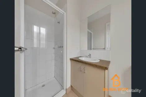 Property photo of 13 Horseshoe Circuit Truganina VIC 3029