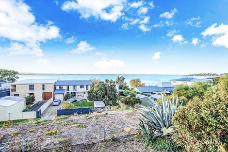 Property photo of 30-32 Sidney Parade Hindmarsh Island SA 5214