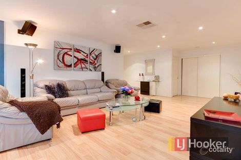 Property photo of 41 Lawson Way Endeavour Hills VIC 3802