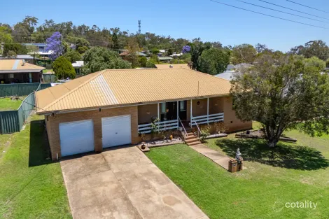 17 Robb St, Oakey, QLD 4401