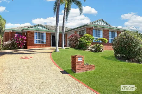 12 Yearsley Gr, Pacific Heights, QLD 4703