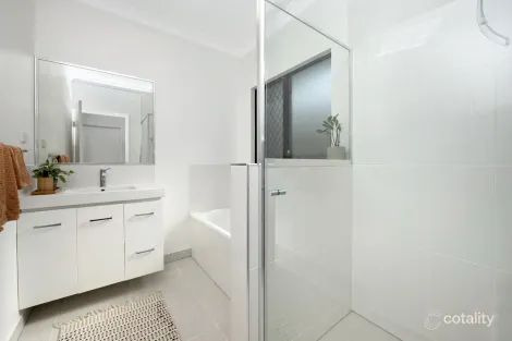 Property photo of 10 Ribaldo Circuit Burdell QLD 4818