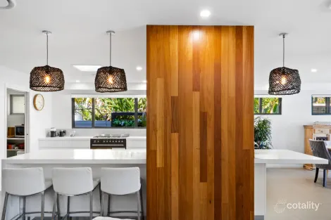 Property photo of 5 Yunga Court Broadbeach Waters QLD 4218