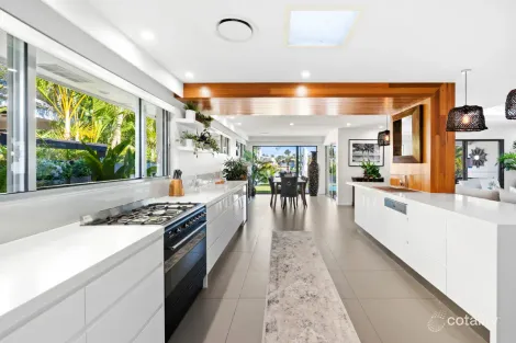 Property photo of 5 Yunga Court Broadbeach Waters QLD 4218