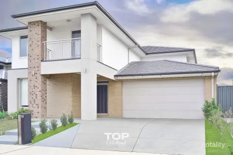 19 Orana Bvd, Clyde North, VIC 3978