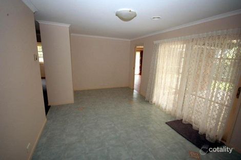 Property photo of 10 Bianco Court Cranbourne North VIC 3977