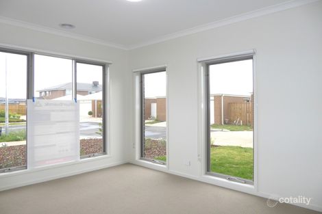 Property photo of 18 Karawarra Circuit Cranbourne North VIC 3977