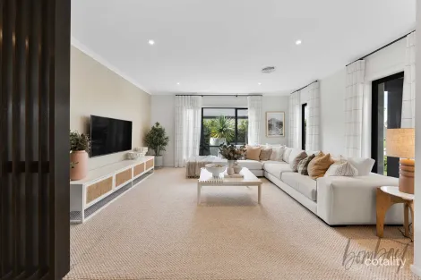 Property photo of 11 Gem Parade Wollert VIC 3750